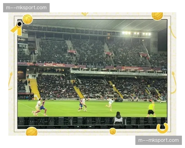 诺坎普球场外举行传统舞龙表演，中国元素融入西甲赛场